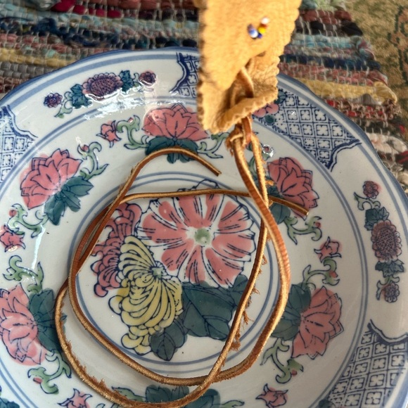 Handcrafted Native American Beaded Tan Leather Tie Headband Headrest - Picture 5 of 15